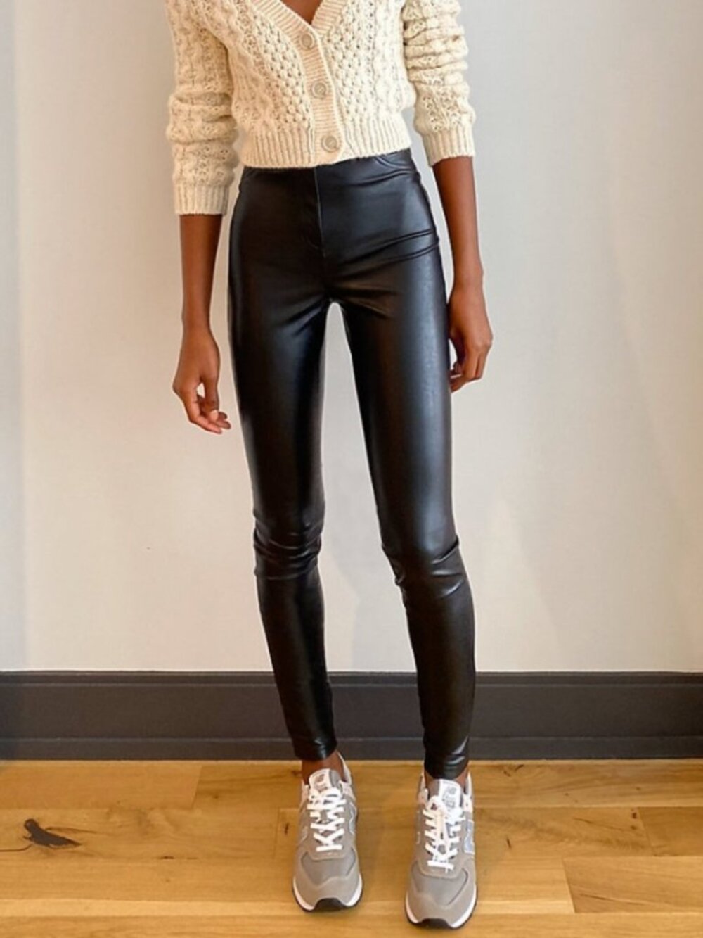 Aritzia Wilfred Free Size 8 Adrienne High Rise Skinny Faux Leather Pants Black